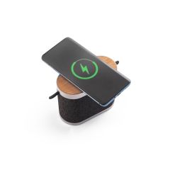 GUETTA. 5W portable speaker with super-fast 15W wireless charger and 2h battery life made of bamboo and recycled PET (100% rPET)