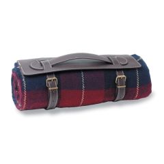 COMFY Checked Travel Blanket With Belt Holder
